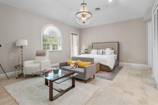 2 FIRESTONE Circle, West Palm Beach, FL 33401