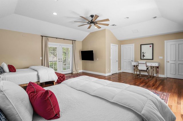 2 FIRESTONE Circle, West Palm Beach, FL 33401