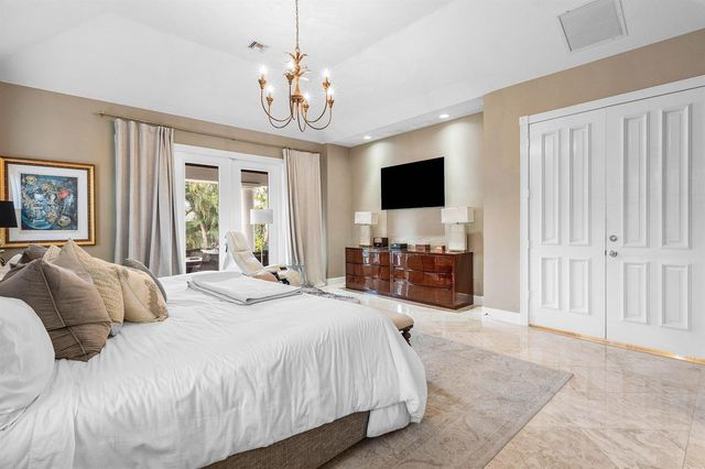 2 FIRESTONE Circle, West Palm Beach, FL 33401