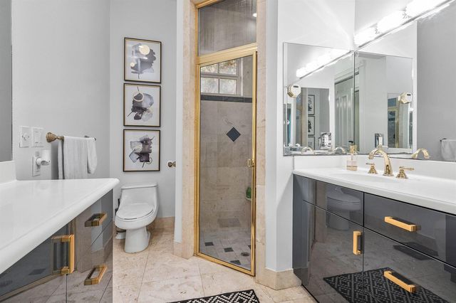 2 FIRESTONE Circle, West Palm Beach, FL 33401