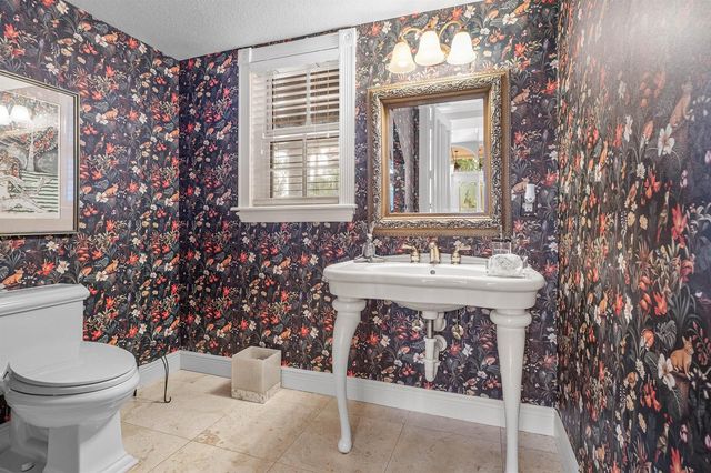 2 FIRESTONE Circle, West Palm Beach, FL 33401