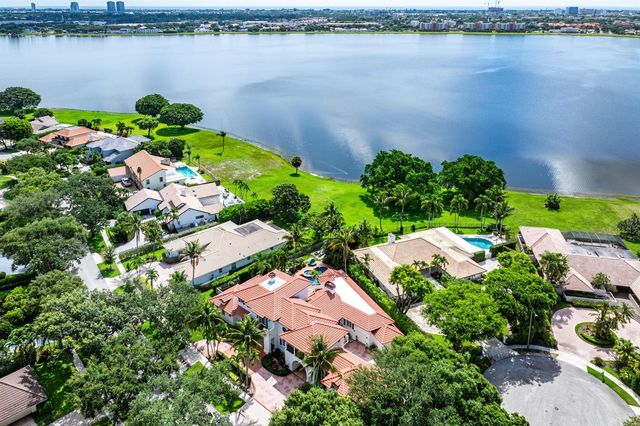 2 FIRESTONE Circle, West Palm Beach, FL 33401