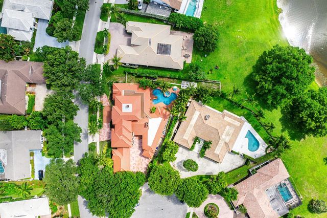 2 FIRESTONE Circle, West Palm Beach, FL 33401