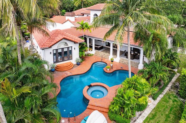 2 FIRESTONE Circle, West Palm Beach, FL 33401