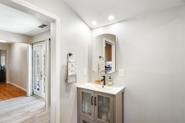 4568 9th Ave, Sacramento, CA 95820