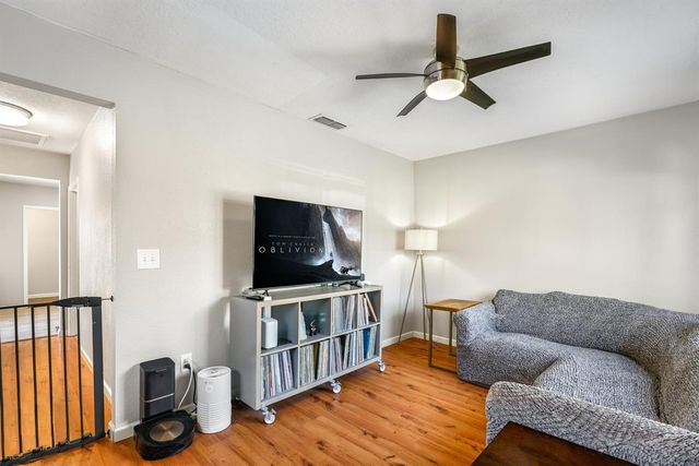 4568 9th Ave, Sacramento, CA 95820