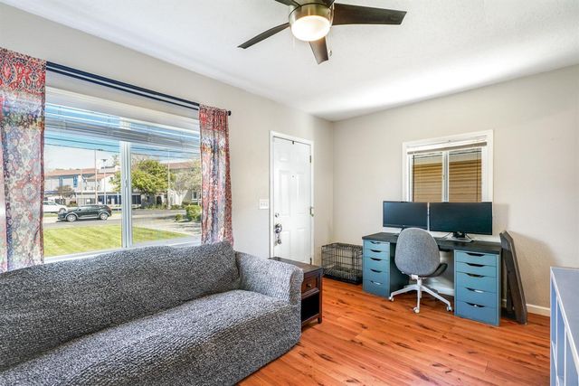 4568 9th Ave, Sacramento, CA 95820