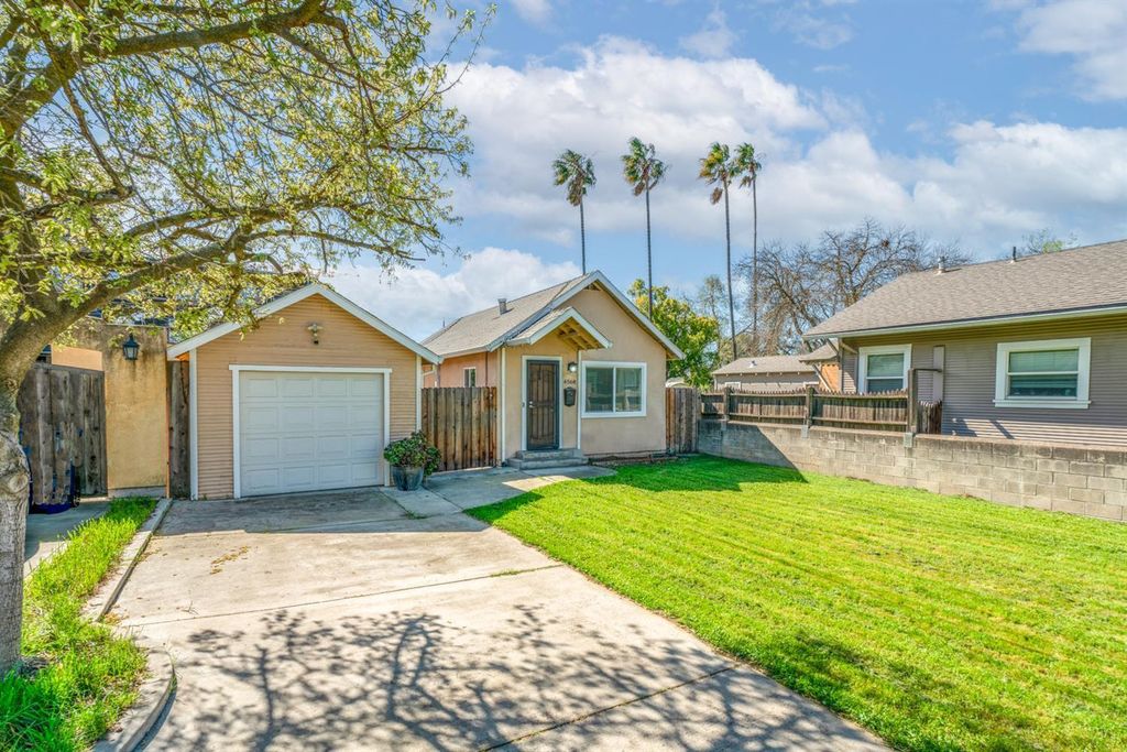 4568 9th Ave, Sacramento, CA 95820
