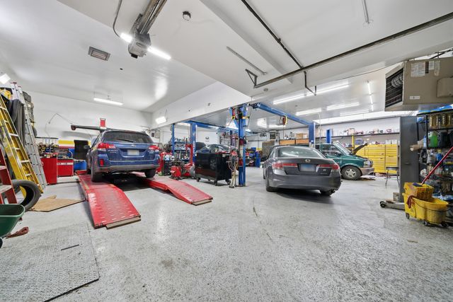 3824 W Diversey Avenue, Chicago, IL 60647