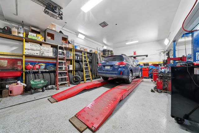 3824 W Diversey Avenue, Chicago, IL 60647