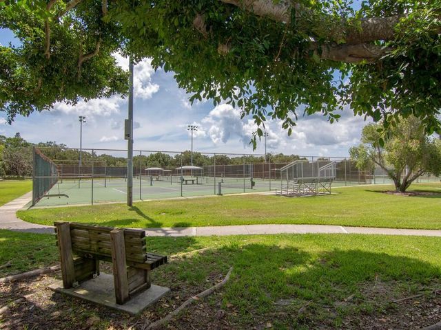 2333 Indian River Boulevard, Vero Beach, FL 32960