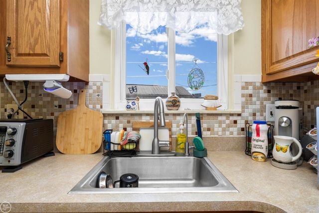 27754 Eastwick Square Road, Roseville, MI 48066