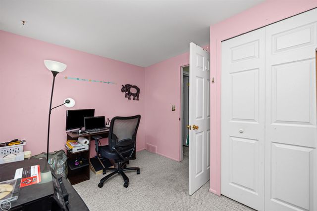 27754 Eastwick Square Road, Roseville, MI 48066