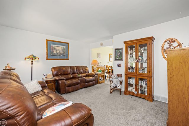 27754 Eastwick Square Road, Roseville, MI 48066