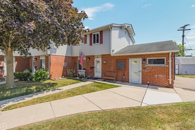 27754 Eastwick Square Road, Roseville, MI 48066