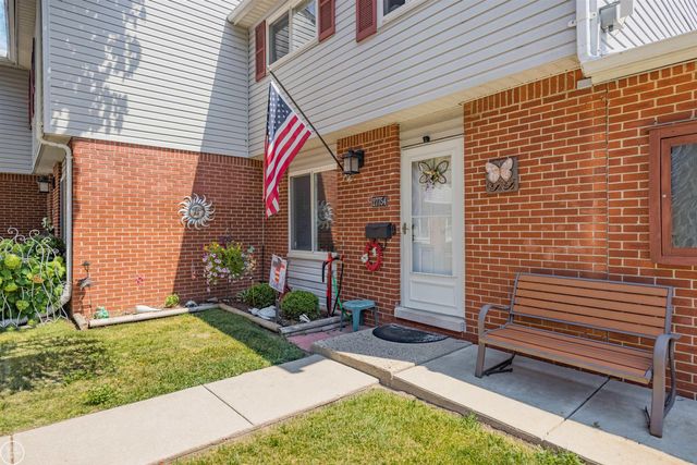 27754 Eastwick Square Road, Roseville, MI 48066