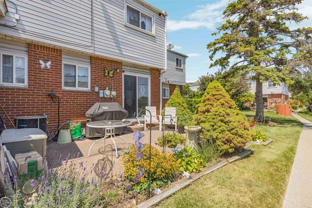 27754 Eastwick Square Road, Roseville, MI 48066