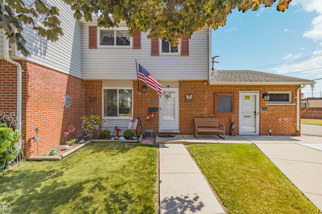 27754 Eastwick Square Road, Roseville, MI 48066