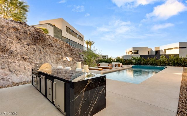625 Sleeping Dragon Drive, Henderson, NV 89012