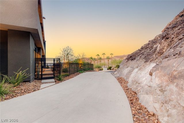 625 Sleeping Dragon Drive, Henderson, NV 89012