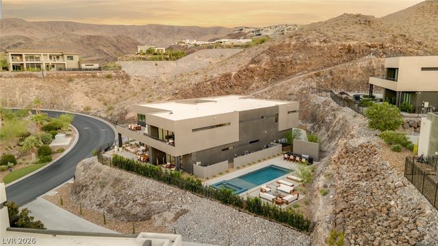 625 Sleeping Dragon Drive, Henderson, NV 89012