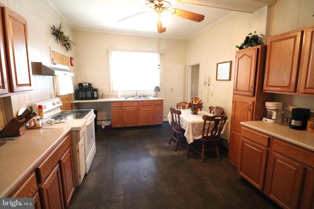 17 CENTER ST, Lansford, PA 18232