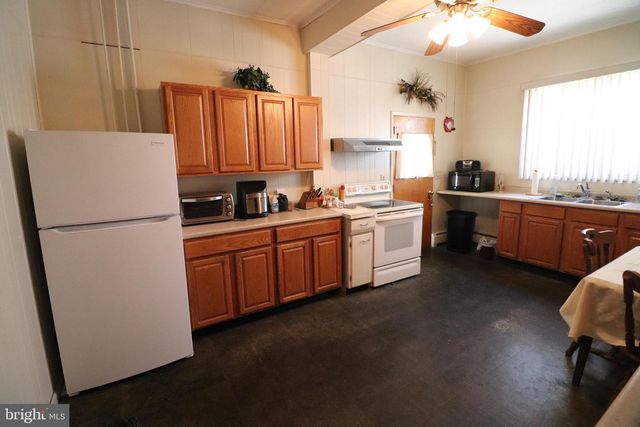 17 CENTER ST, Lansford, PA 18232