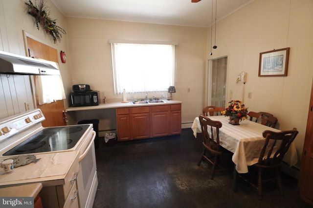 17 CENTER ST, Lansford, PA 18232