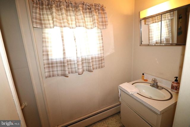 17 CENTER ST, Lansford, PA 18232