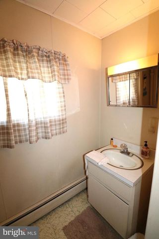 17 CENTER ST, Lansford, PA 18232