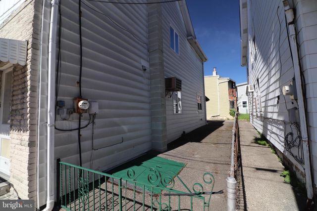 17 CENTER ST, Lansford, PA 18232