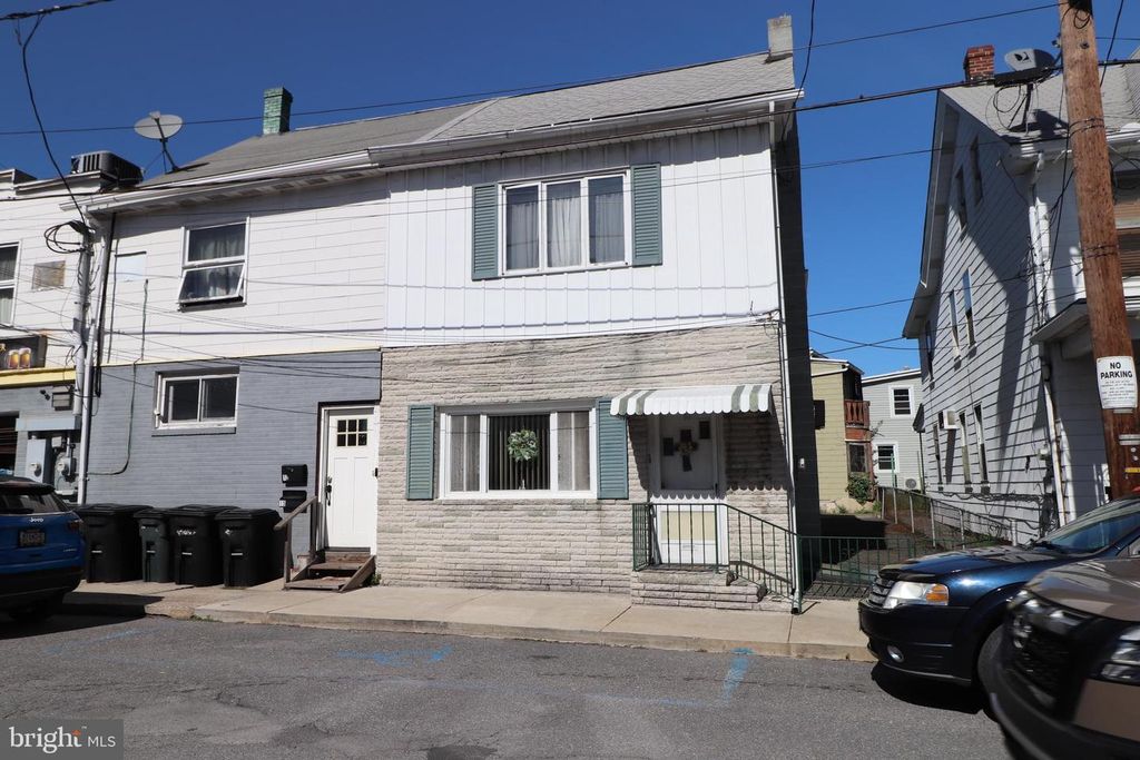 17 CENTER ST, Lansford, PA 18232