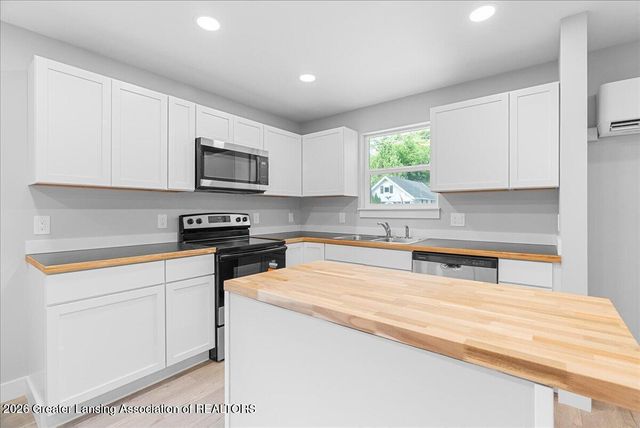 2817 W Willow Street, Lansing, MI 48917