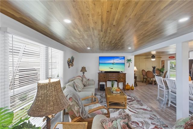 5517 Sir Walter WAY, North Fort Myers, FL 33917