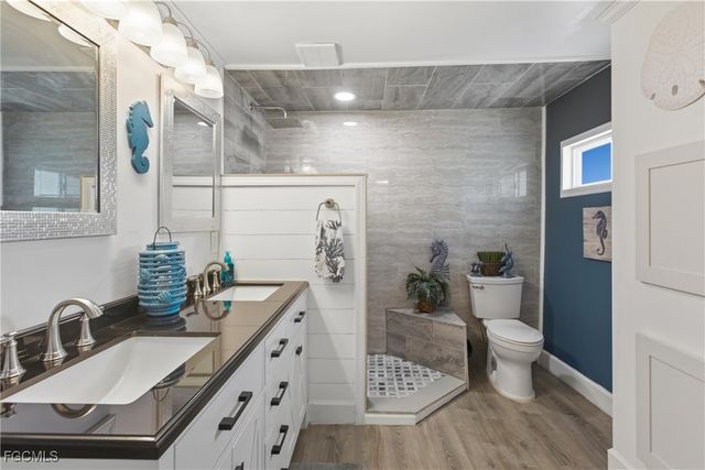 5517 Sir Walter WAY, North Fort Myers, FL 33917