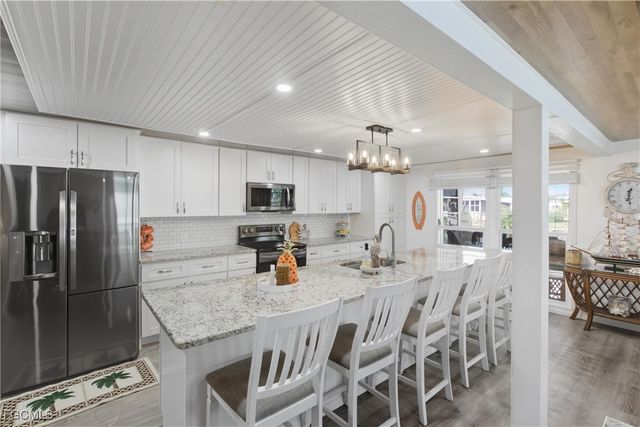 5517 Sir Walter WAY, North Fort Myers, FL 33917