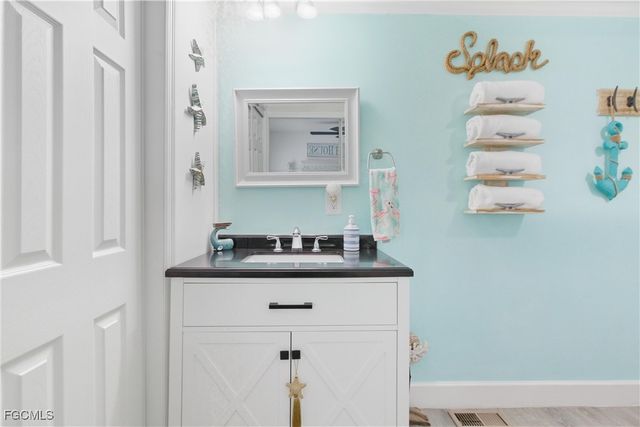 5517 Sir Walter WAY, North Fort Myers, FL 33917