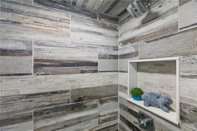 5517 Sir Walter WAY, North Fort Myers, FL 33917