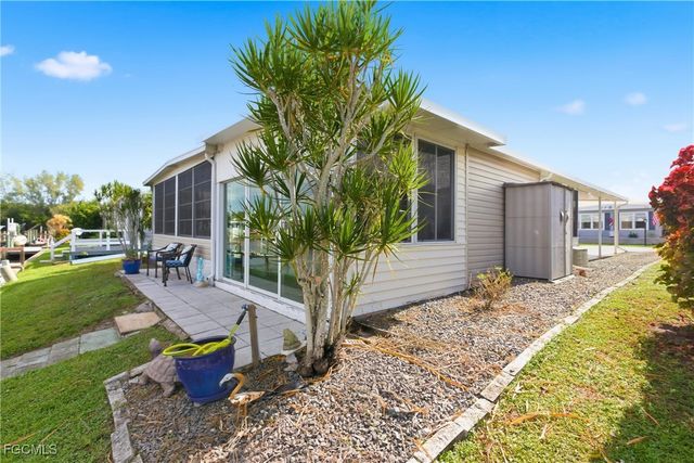 5517 Sir Walter WAY, North Fort Myers, FL 33917