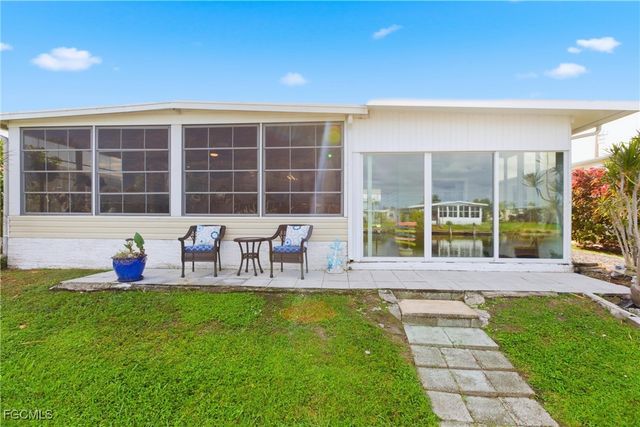 5517 Sir Walter WAY, North Fort Myers, FL 33917