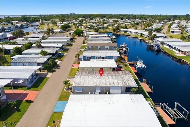 5517 Sir Walter WAY, North Fort Myers, FL 33917