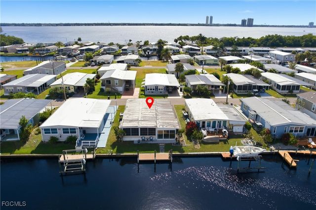 5517 Sir Walter WAY, North Fort Myers, FL 33917