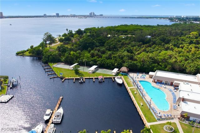 5517 Sir Walter WAY, North Fort Myers, FL 33917