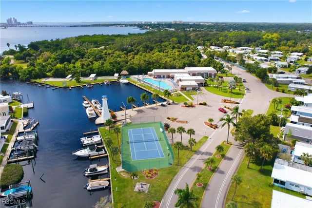 5517 Sir Walter WAY, North Fort Myers, FL 33917