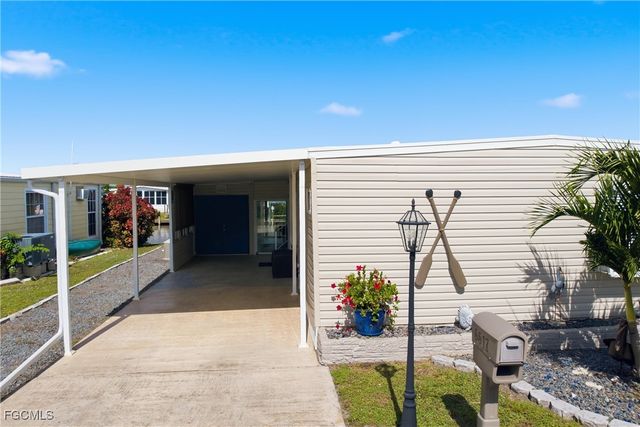 5517 Sir Walter WAY, North Fort Myers, FL 33917