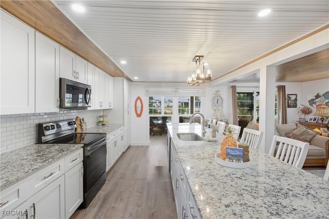 5517 Sir Walter WAY, North Fort Myers, FL 33917