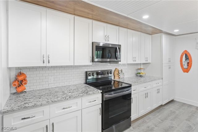 5517 Sir Walter WAY, North Fort Myers, FL 33917