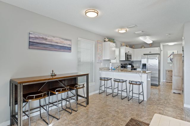 8436 Gulf Boulevard UNIT 214, Navarre, FL 32566