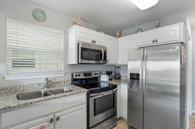 8436 Gulf Boulevard UNIT 214, Navarre, FL 32566