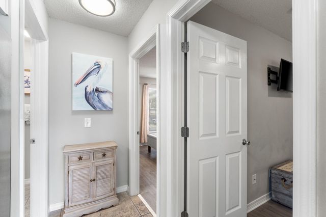 8436 Gulf Boulevard UNIT 214, Navarre, FL 32566